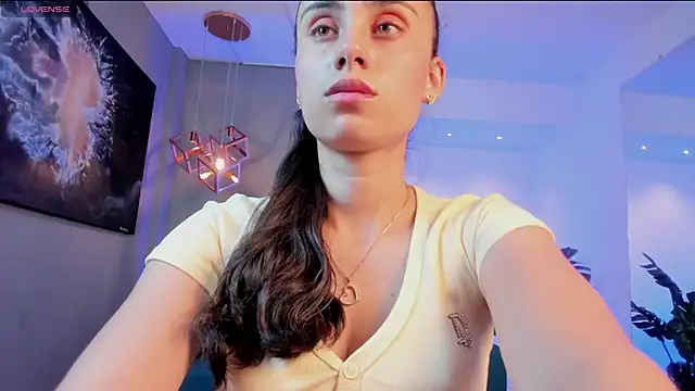 sofiapalacioss online show from February 4, 8:01 pm