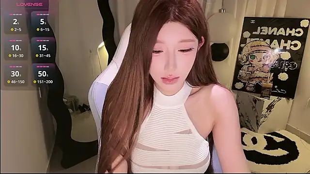 Xiaoxue L online show from May 28, 6:17 pm