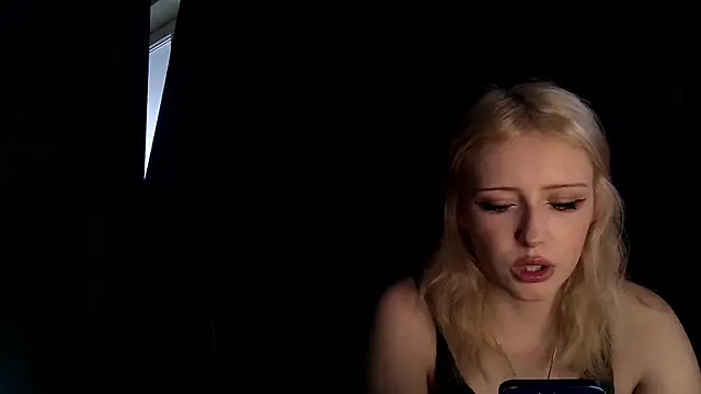 Snapshot of rosy_petal chatting on October 13, 1:25 pm rosy petal online show from October 13, 1:25 pm