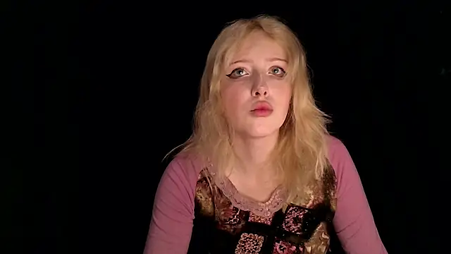 Snapshot of rosy_petal chatting on October 10, 8:30 am rosy petal online show from October 10, 8:30 am