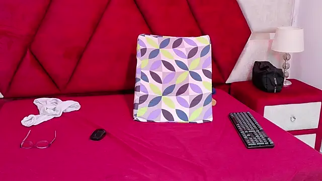 Snapshot of Kity_spiderr chatting on September 27, 2:35 pm Kity spiderr online show from September 27, 2:35 pm