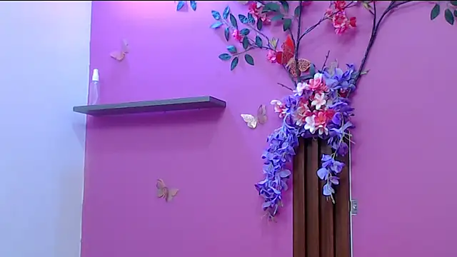 skinnysofia18 online show from November 16, 1:33 pm