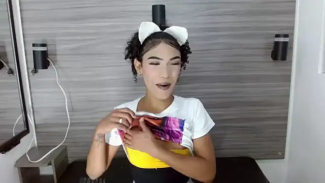 Penelopee Rouse online show from January 16, 7:43 pm