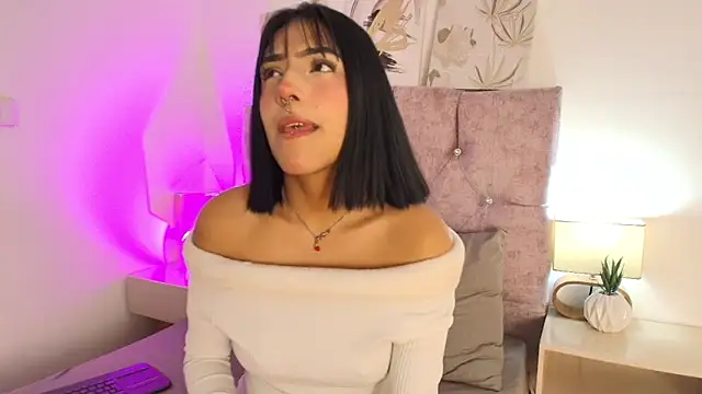 Dulce Bella  online show from February 6, 4:05 am