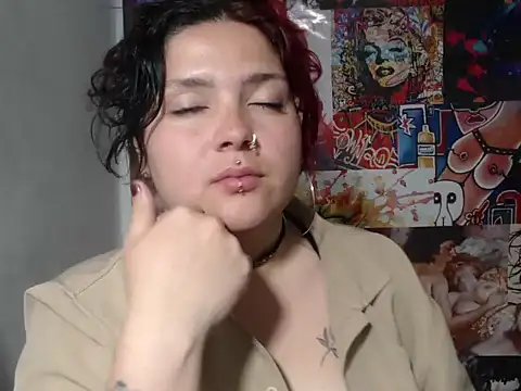 Snapshot of Curvy-Queen chatting on October 4, 4:07 am Curvy-Queen online show from October 4, 4:07 am