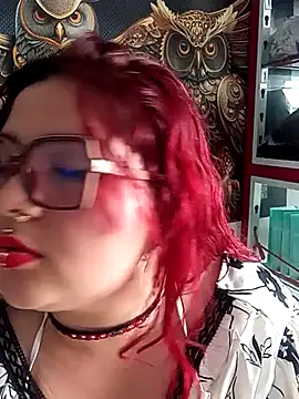 Snapshot of Curvy-Queen chatting on October 10, 9:09 pm Curvy-Queen online show from October 10, 9:09 pm