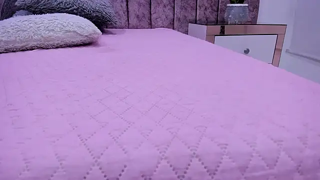 Ambeer fox  online show from March 11, 1:25 pm