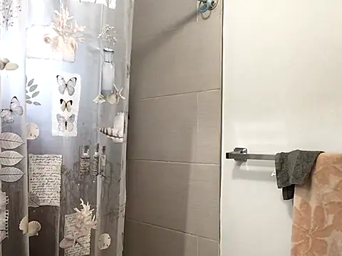 littyleesh1 online show from October 25, 9:21 pm