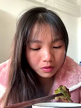 Emlyly-18 online show from November 19, 12:43 am