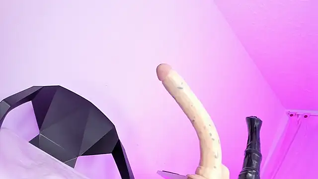 francesca suzett  online show from April 14, 11:10 am