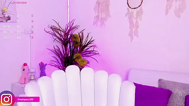 Emylopezz online show from November 29, 1:37 pm