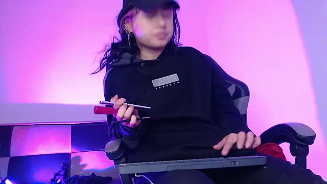 GwenHazel online show from November 20, 11:33 am