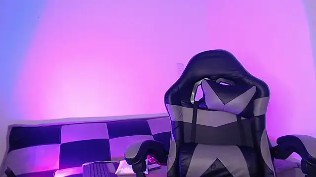 GwenHazel online show from November 28, 11:57 am