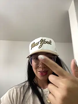 Snapshot of gaby_wild_fire chatting on September 20, 6:17 pm gaby wild fire online show from September 20, 6:17 pm