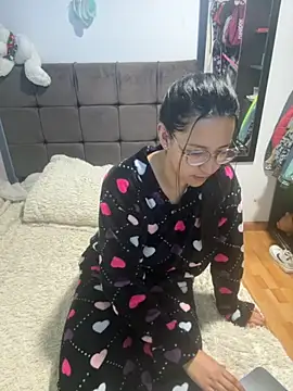 Snapshot of Zoelove__ chatting on October 24, 2:51 am Zoelove online show from October 24, 2:51 am