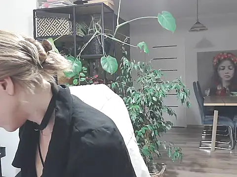 MadMadelin online show from October 17, 10:46 pm