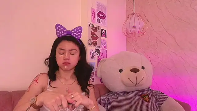 april bennett online show from November 17, 12:17 pm