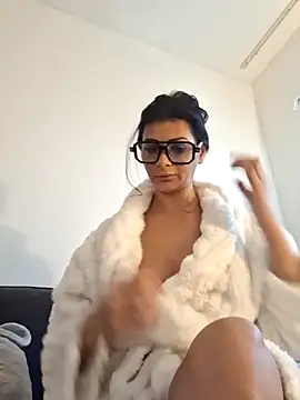 Pillango1212 online show from October 15, 8:50 am