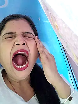 Hot-Pooja25 online show from February 6, 9:12 am