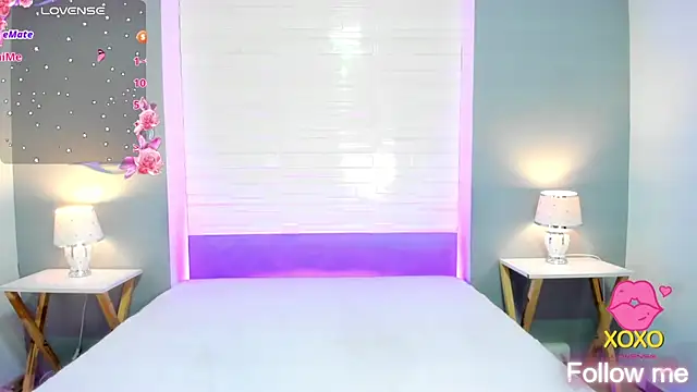 EverlyMooree online show from October 9, 4:16 am