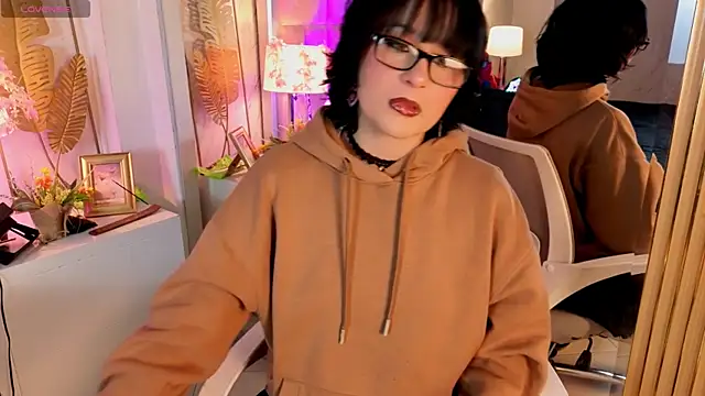 RobinBennett online show from April 17, 1:02 pm