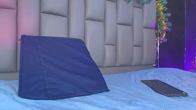 kissme luna online show from December 2, 7:49 pm