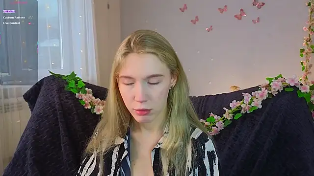 Succubelle online show from January 18, 7:59 am