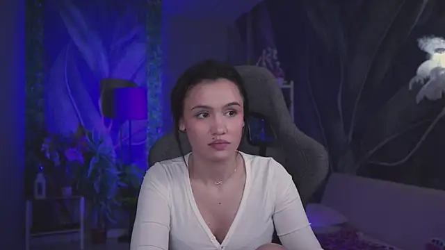 MonicaFarmer online show from March 22, 8:20 am