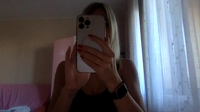 Snapshot of KarelliaStar chatting on September 25, 6:23 am KarelliaStar online show from September 25, 6:23 am