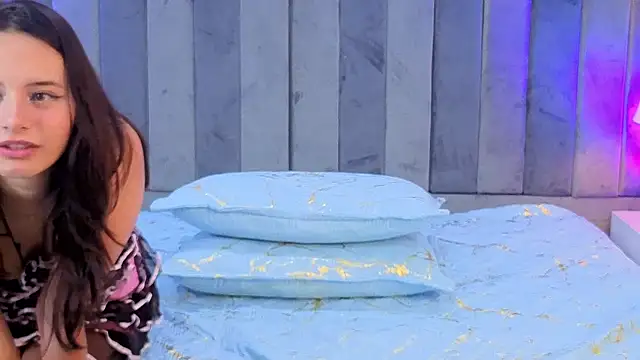 Snapshot of Lunabellee_ chatting on October 12, 5:32 am Lunabellee online show from October 12, 5:32 am