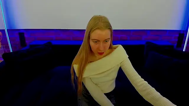 Alina Blonde online show from December 2, 6:37 am