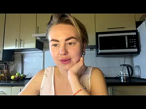 MartaLuna  online show from April 1, 8:28 pm