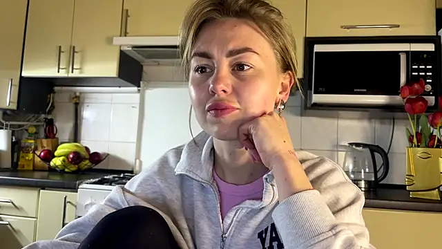 MartaLuna  online show from April 18, 8:42 pm