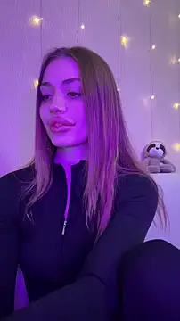 Elizabeth Tay online show from December 14, 8:47 pm