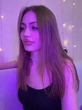 Elizabeth Tay online show from November 29, 6:56 pm