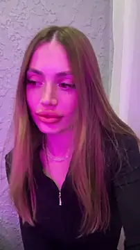 Elizabeth Tay online show from February 7, 6:56 pm