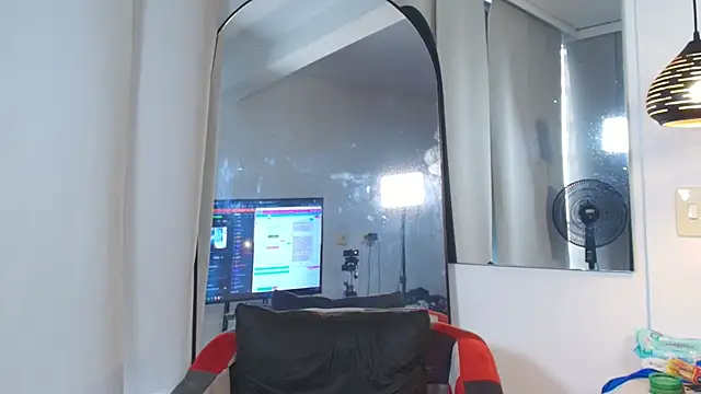 emma hearths online show from November 5, 7:30 pm