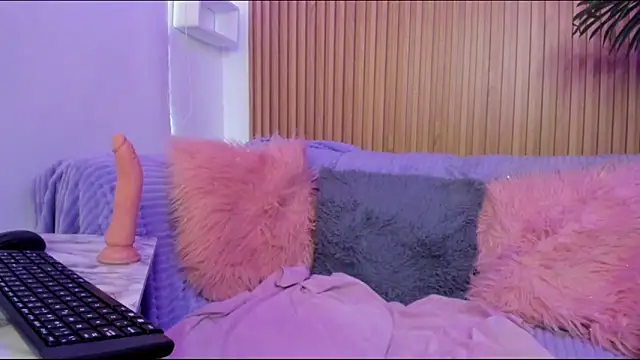 Snapshot of Annie_girl2 chatting on October 16, 5:04 pm Annie girl2 online show from October 16, 5:04 pm