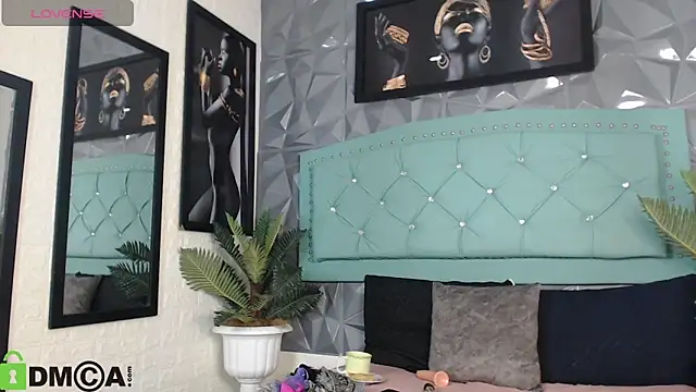 sheyla  ebony online show from October 6, 7:07 pm