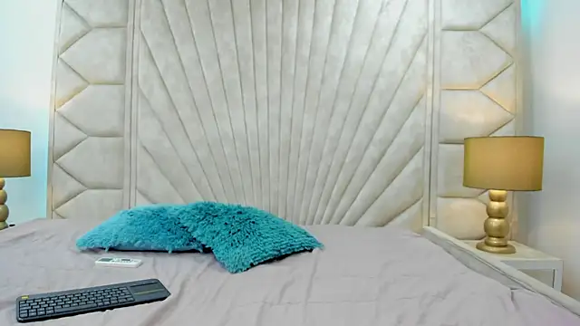 Persefone D online show from October 17, 1:47 pm