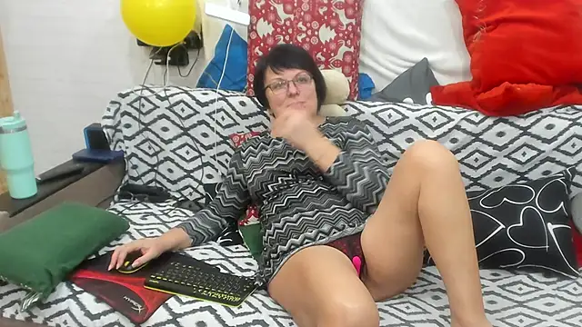 KittyCharm online show from February 8, 10:45 pm