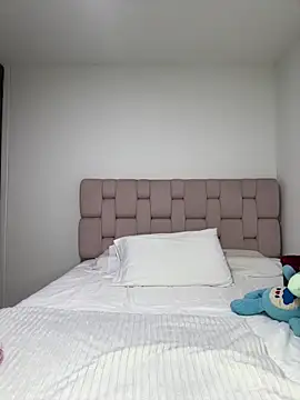 karolaalcendra online show from March 29, 1:04 am