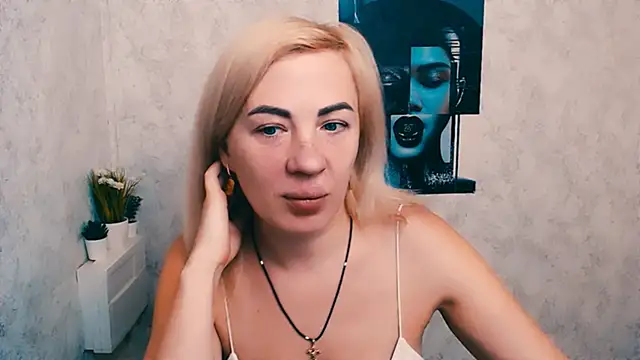 EmmaCat  online show from December 1, 6:17 am