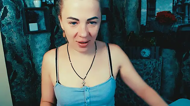 EmmaCat  online show from November 10, 5:35 am