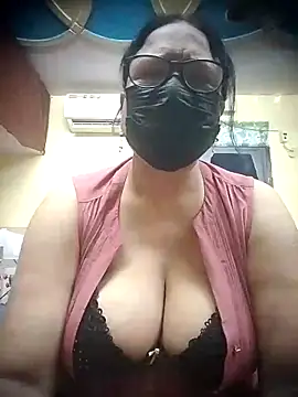 thehotlady online show from May 18, 4:29 am