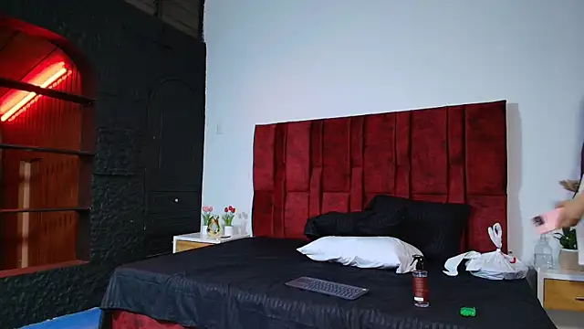 Yiinyang69 online show from October 7, 1:43 am
