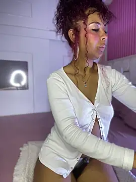 PrettyTiana  online show from November 29, 9:52 pm