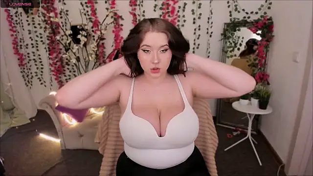 Selena Muse online show from October 7, 5:45 am