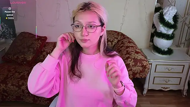 JuicyLullu online show from December 22, 10:51 am