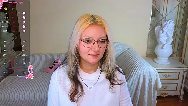 JuicyLullu online show from November 22, 11:24 am